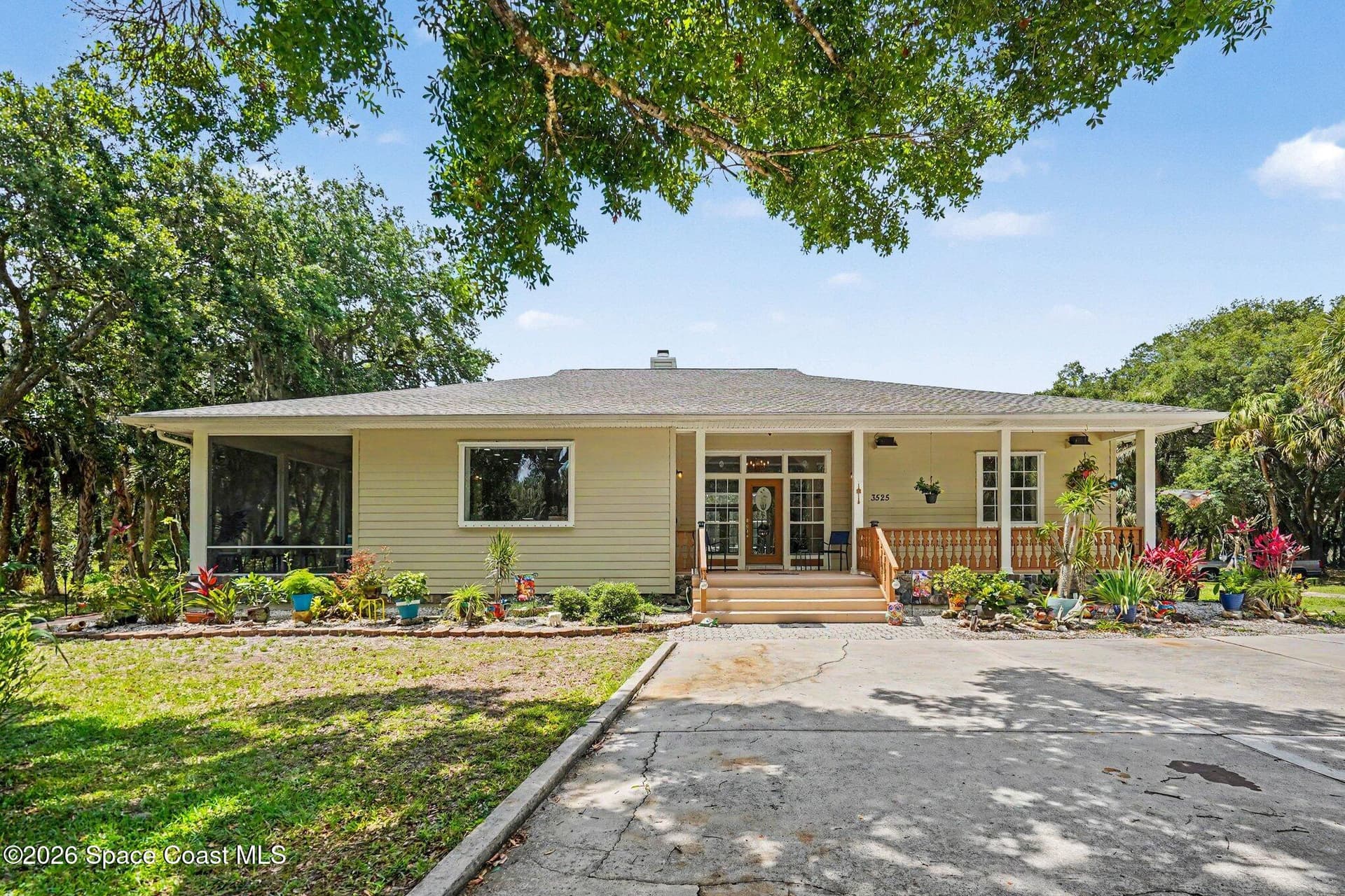 3525 Hield Road photo 3