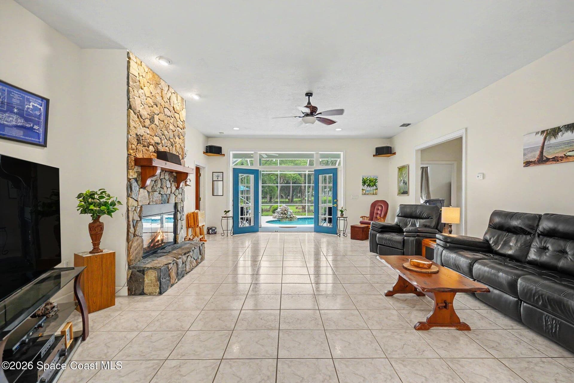 3525 Hield Road photo 8