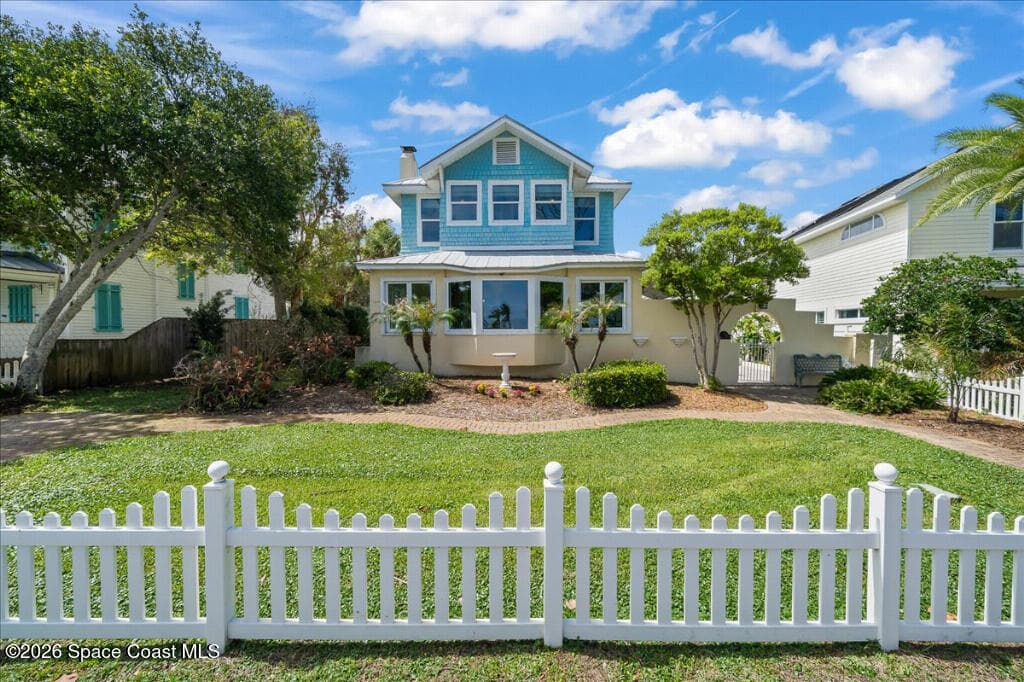 1110 Riverside Drive photo 1