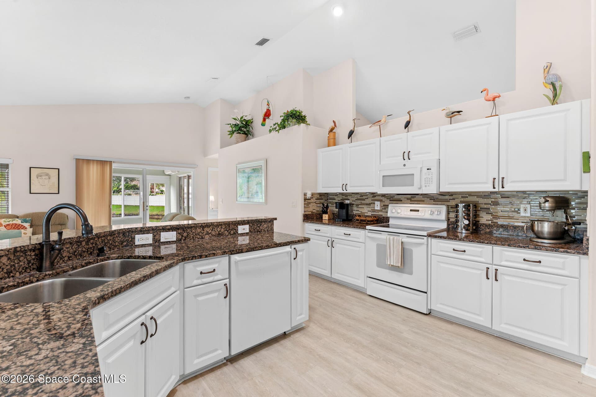 685 Naples Court photo 18