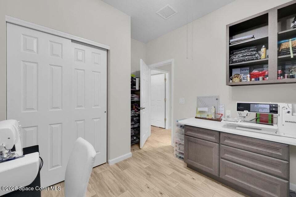5040 Pendelton Square photo 21