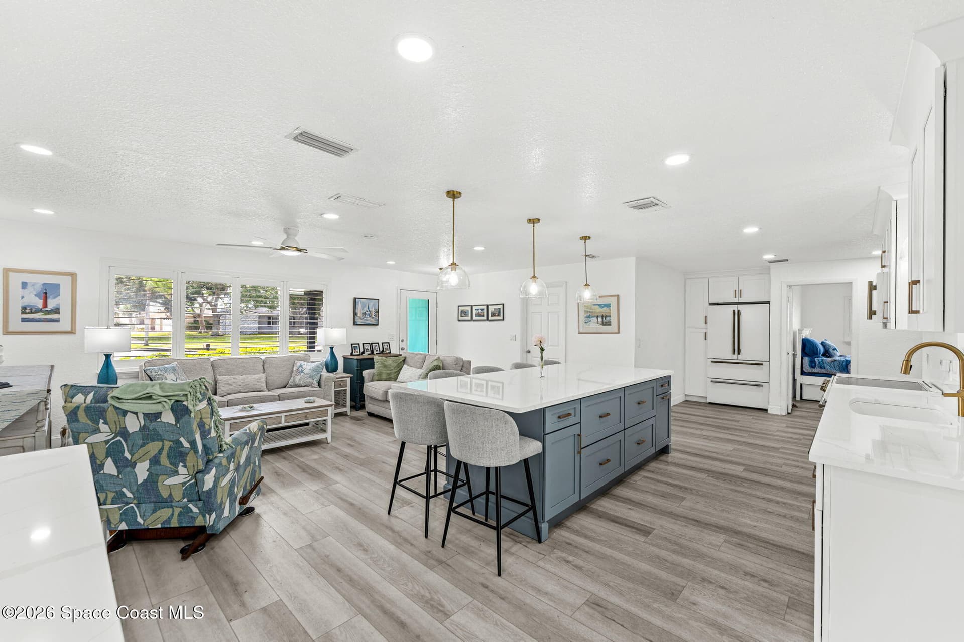 360 Diana Boulevard photo 8