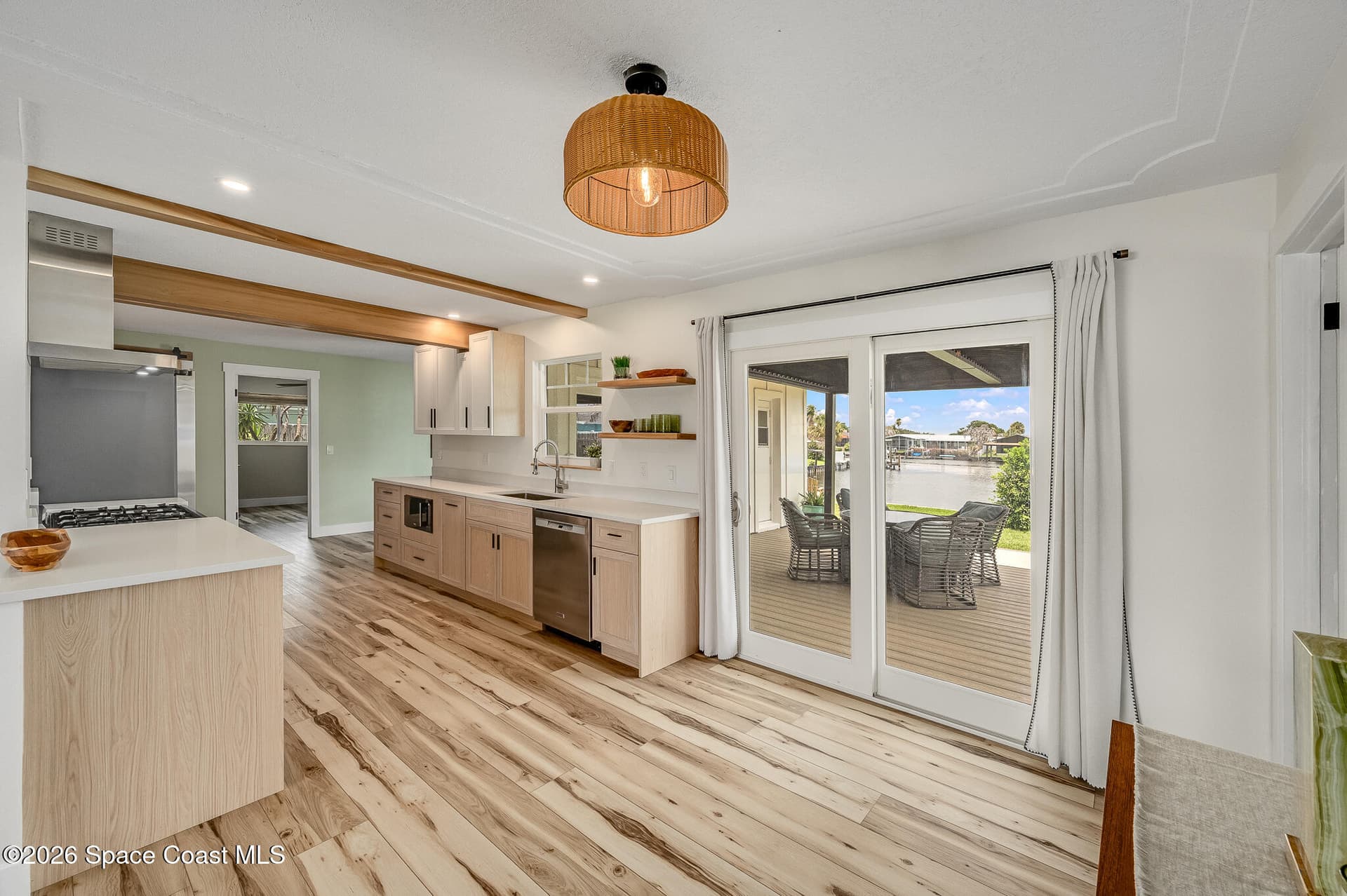 390 Ursa Avenue photo 8
