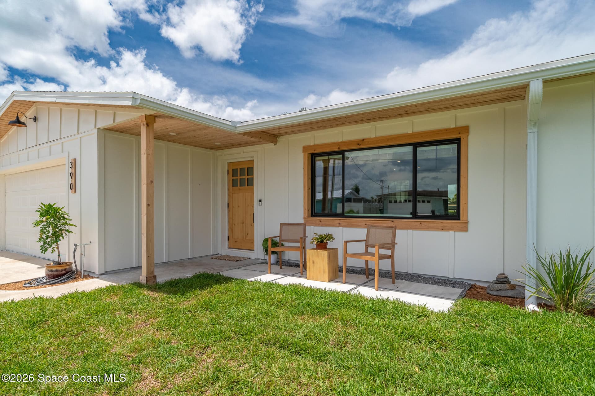 390 Ursa Avenue photo 1