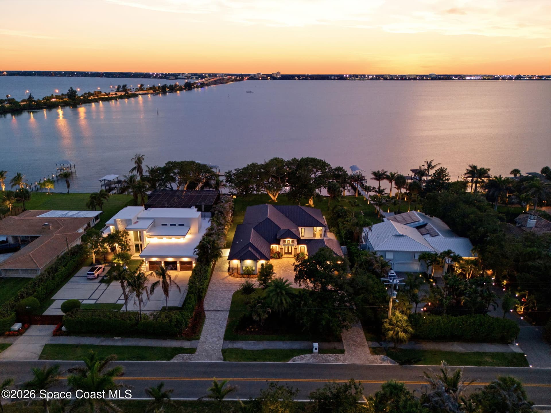 510 N Riverside Drive photo 18