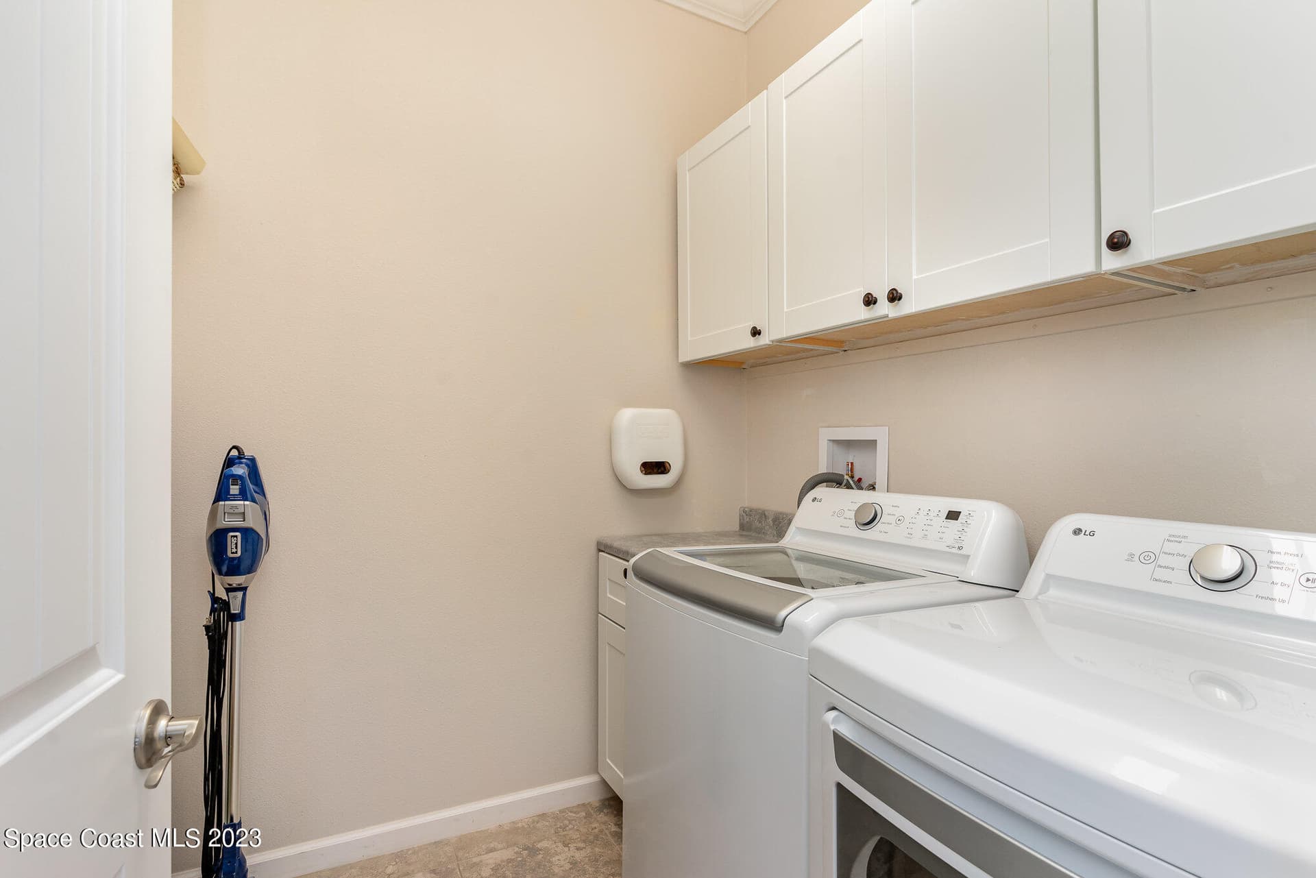 543 Heming Way photo 22
