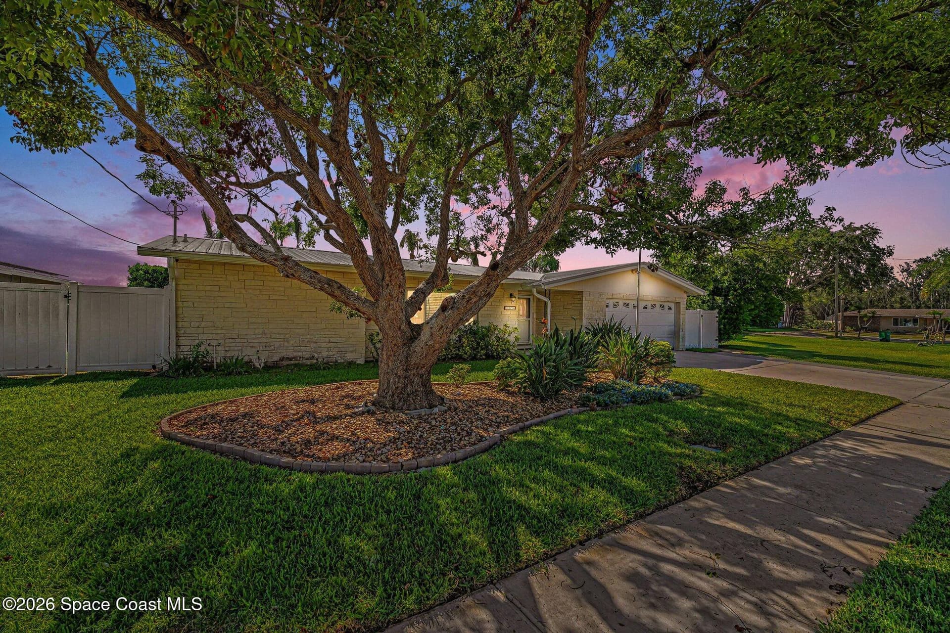 1370 Mercury Street photo 2