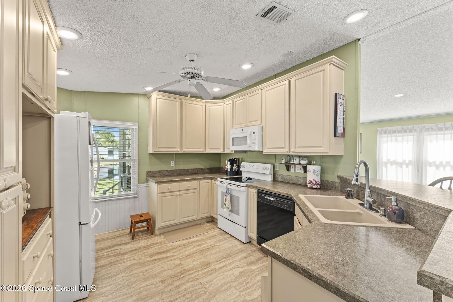 4403 Twin Lakes Drive photo 8