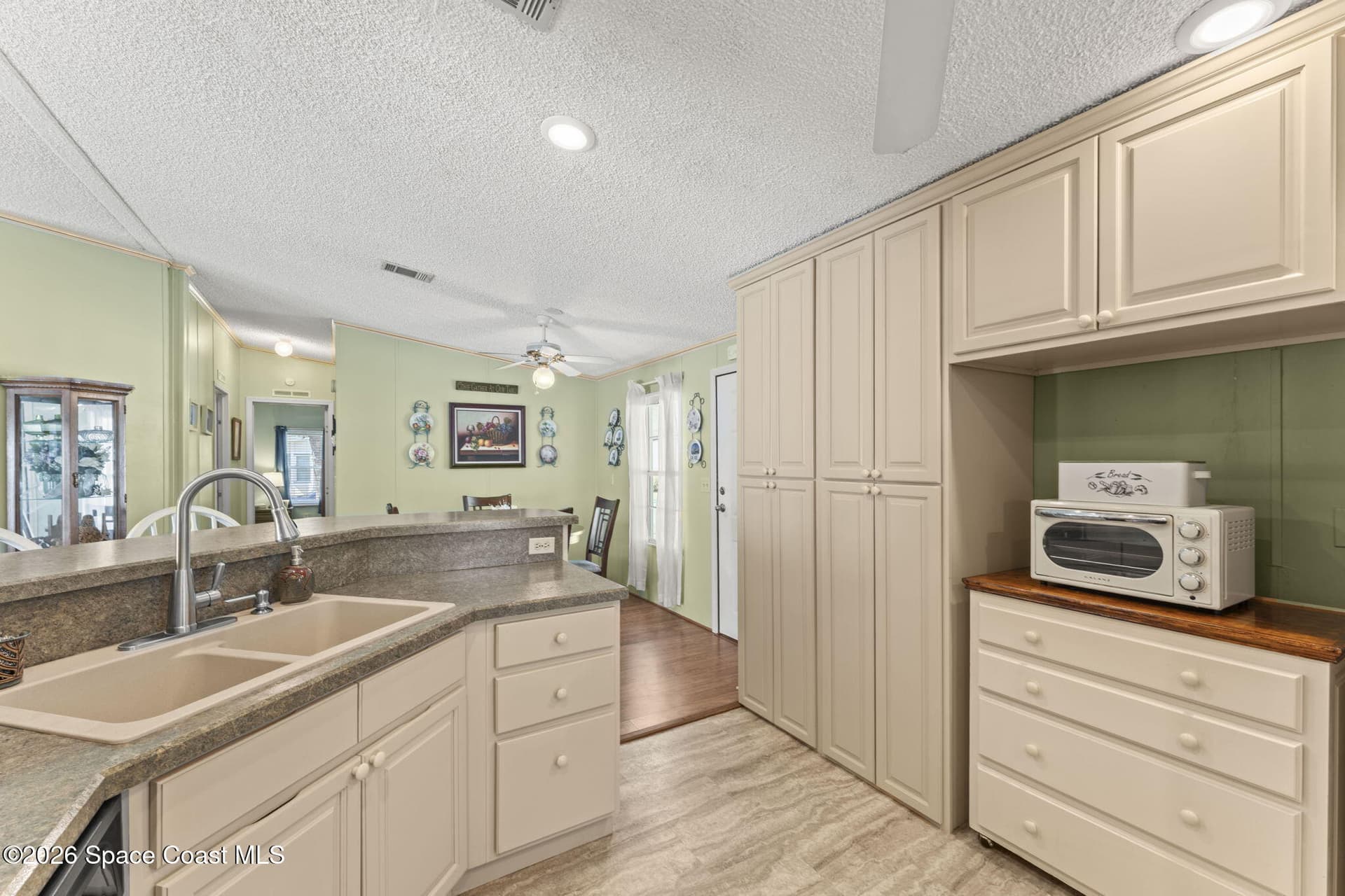 4403 Twin Lakes Drive photo 10