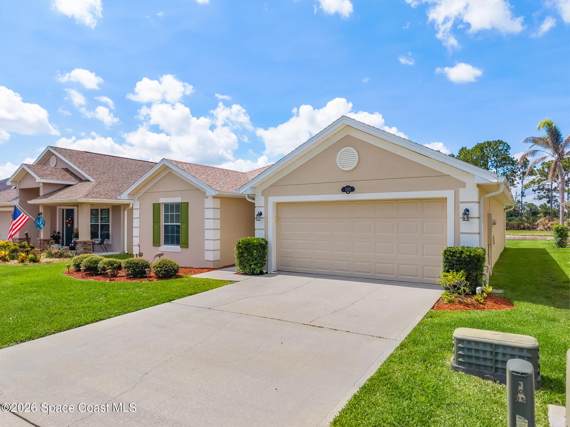 1717 Alaqua Way photo 4