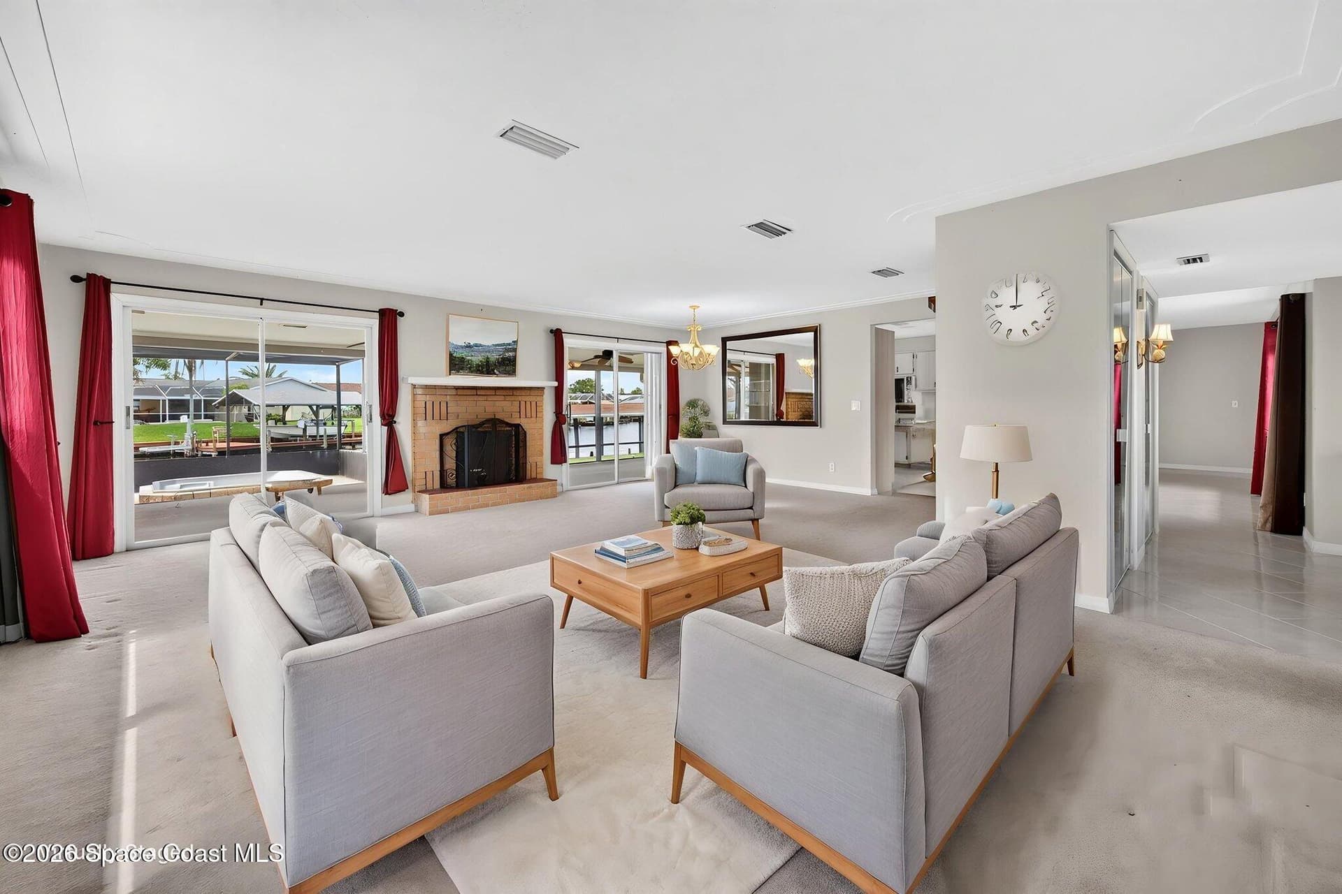 315 Ursa Avenue photo 9