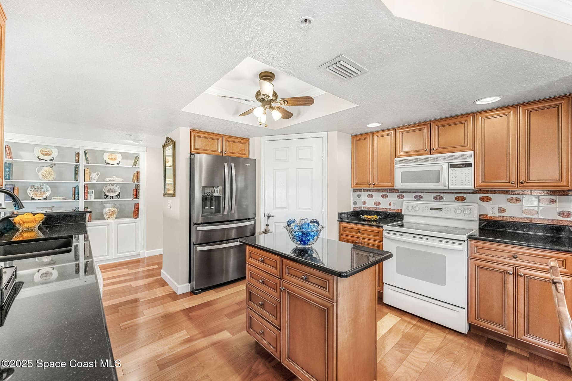 100 Riverside Drive 301 photo 8