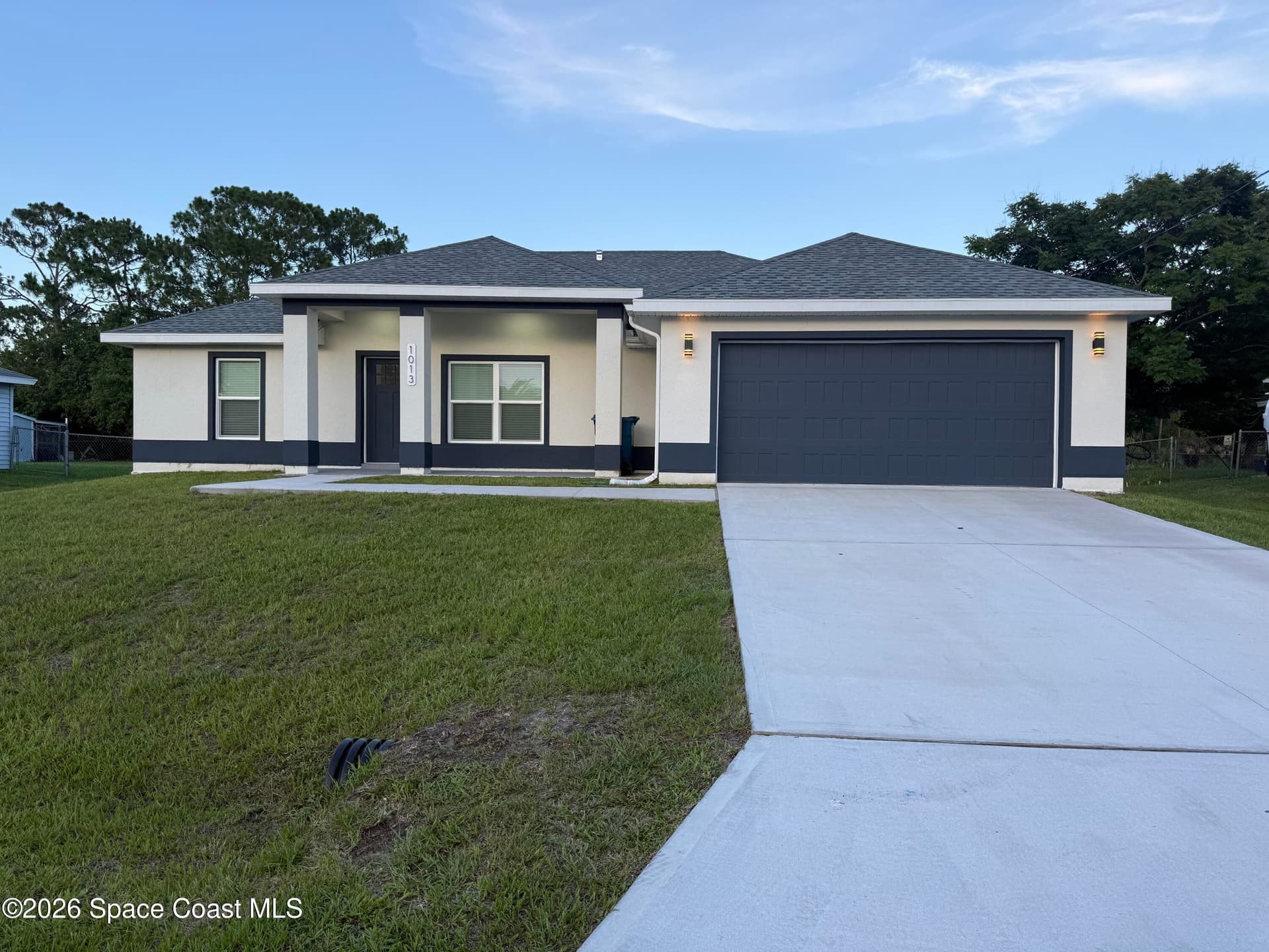 1013 Hammacher Avenue SW photo 1