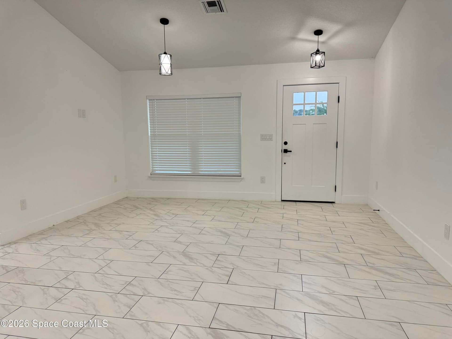 1013 Hammacher Avenue SW photo 3