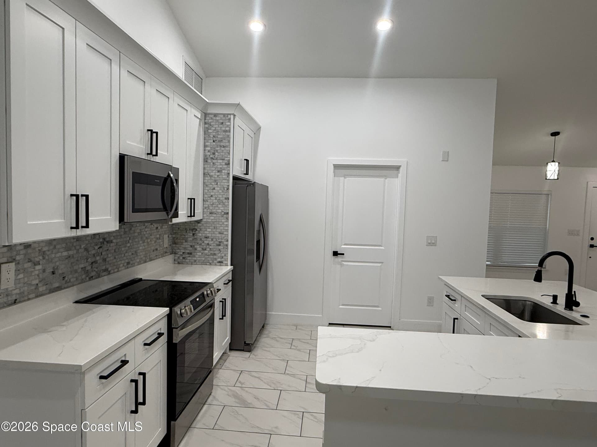 1013 Hammacher Avenue SW photo 9