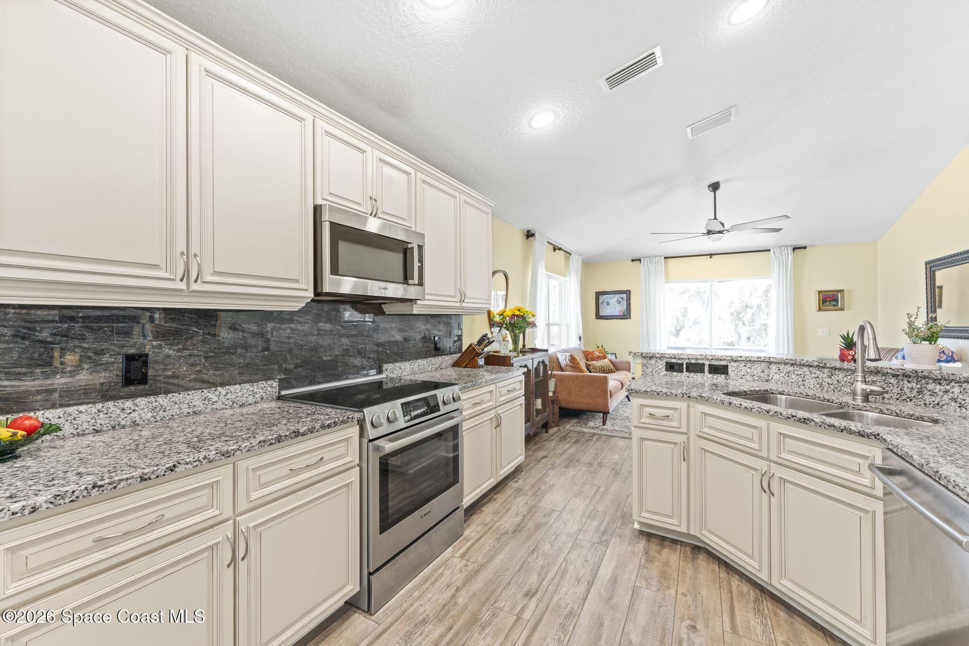 881 Mandarin Drive NE photo 20
