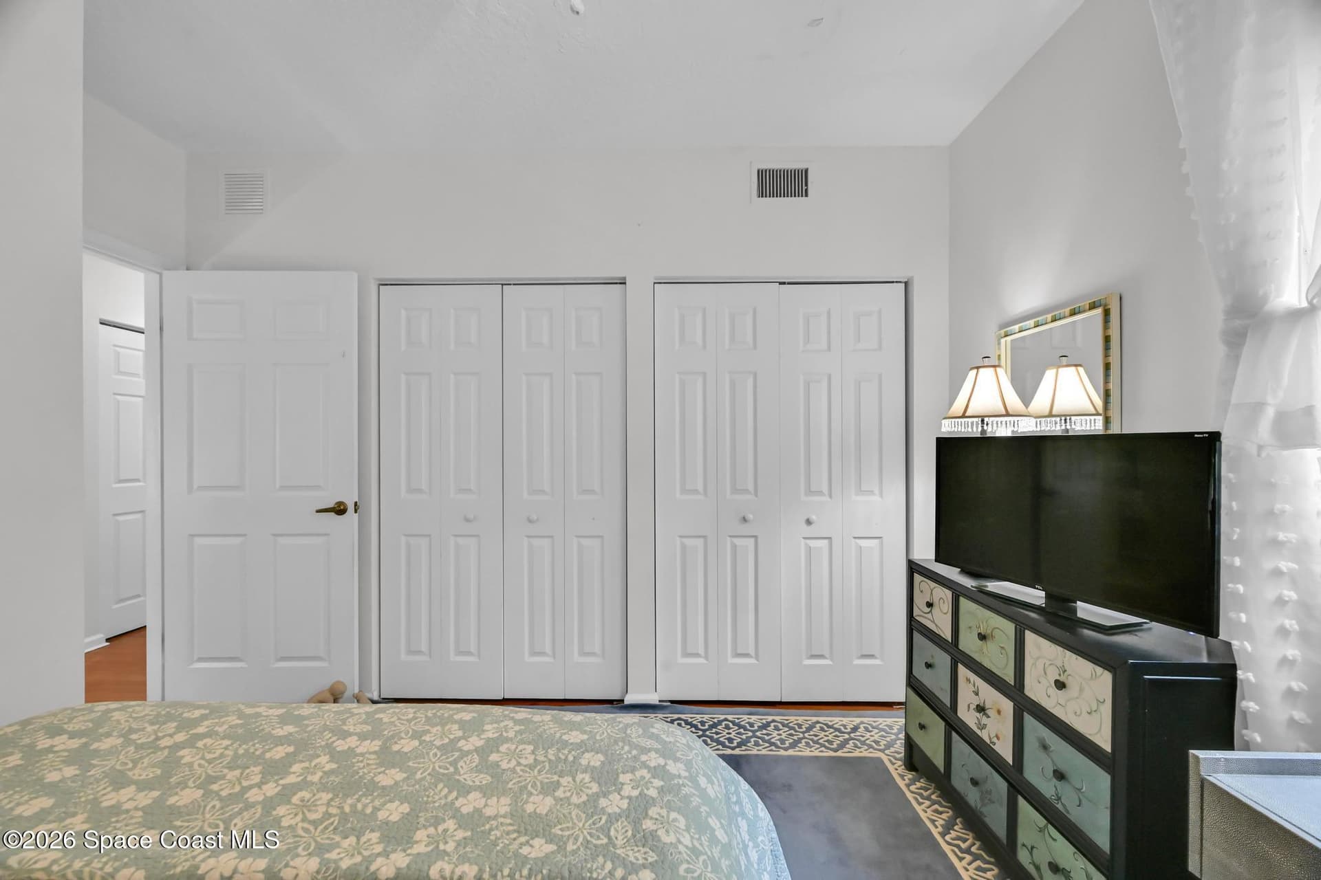 568 7th Square 101 photo 16