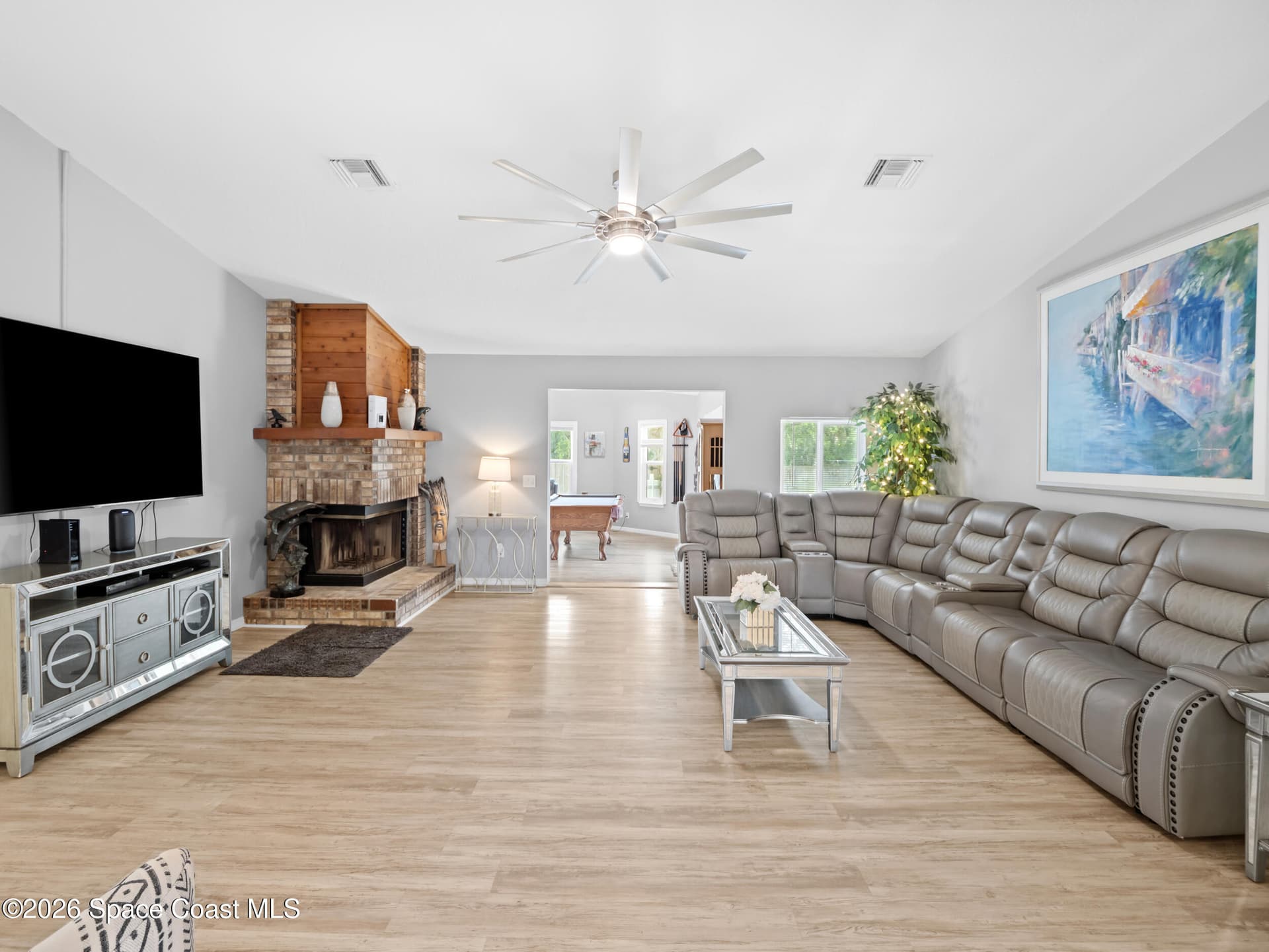 2582 Empire Avenue E photo 8
