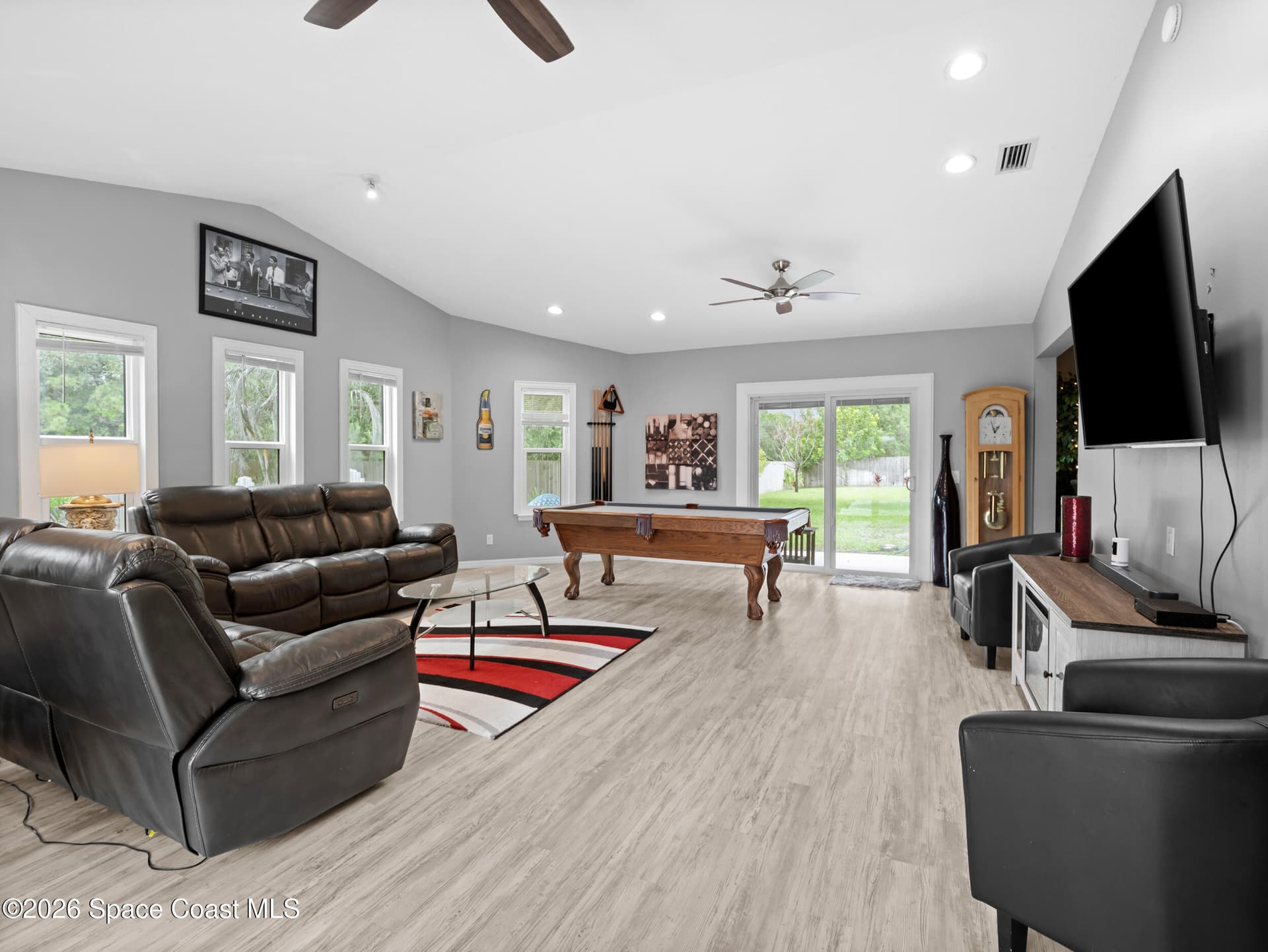 2582 Empire Avenue E photo 12