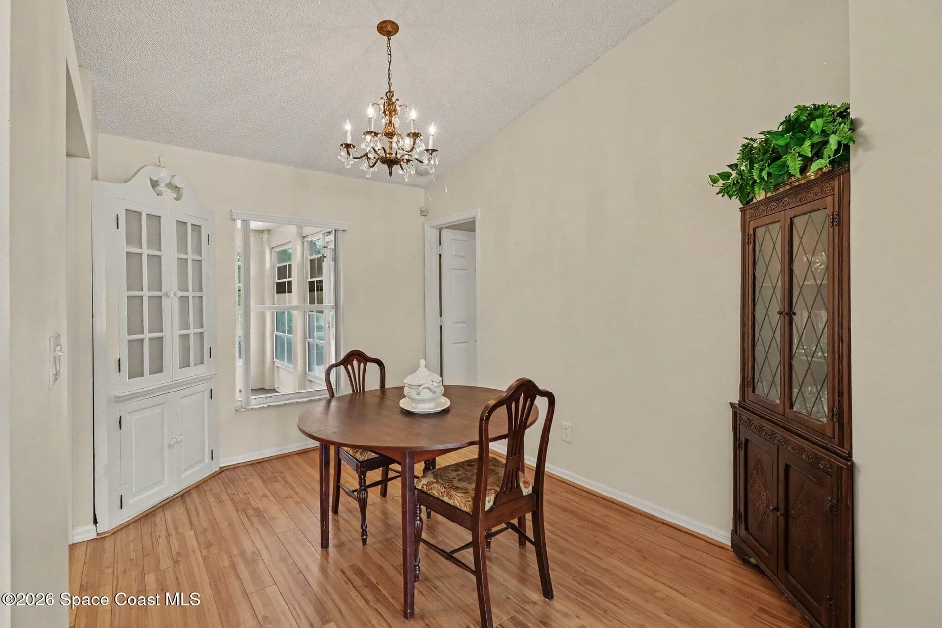 854 Hunters Creek Drive photo 12