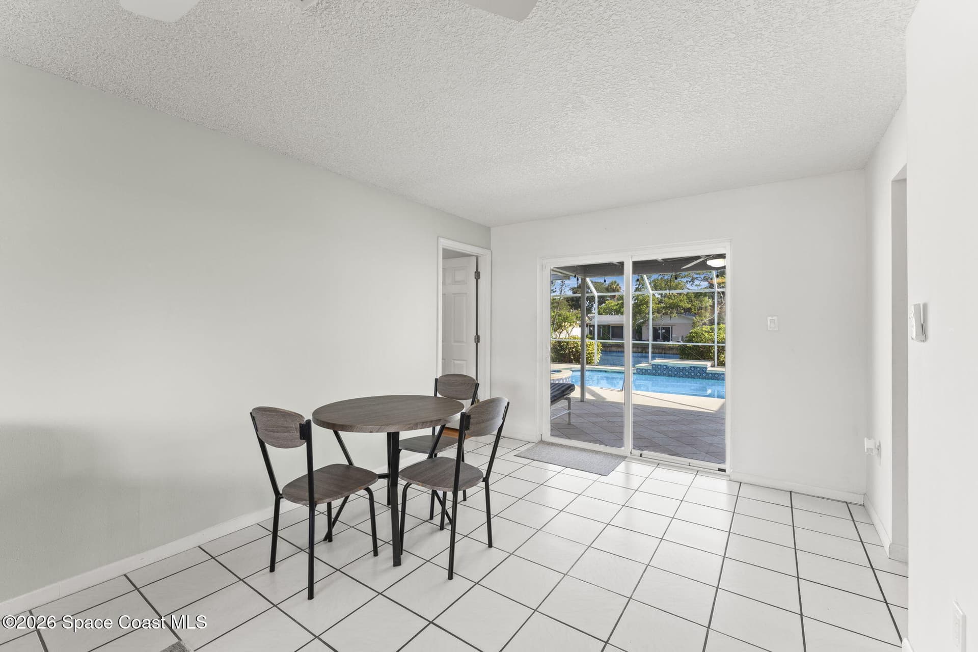 113 Holiday Lane photo 6