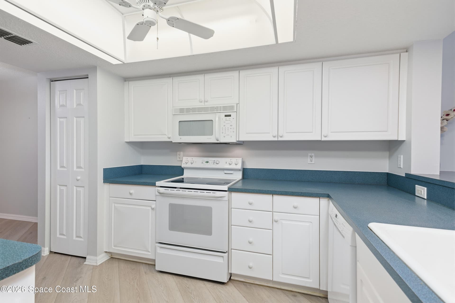 606 Shorewood Drive C206 photo 10