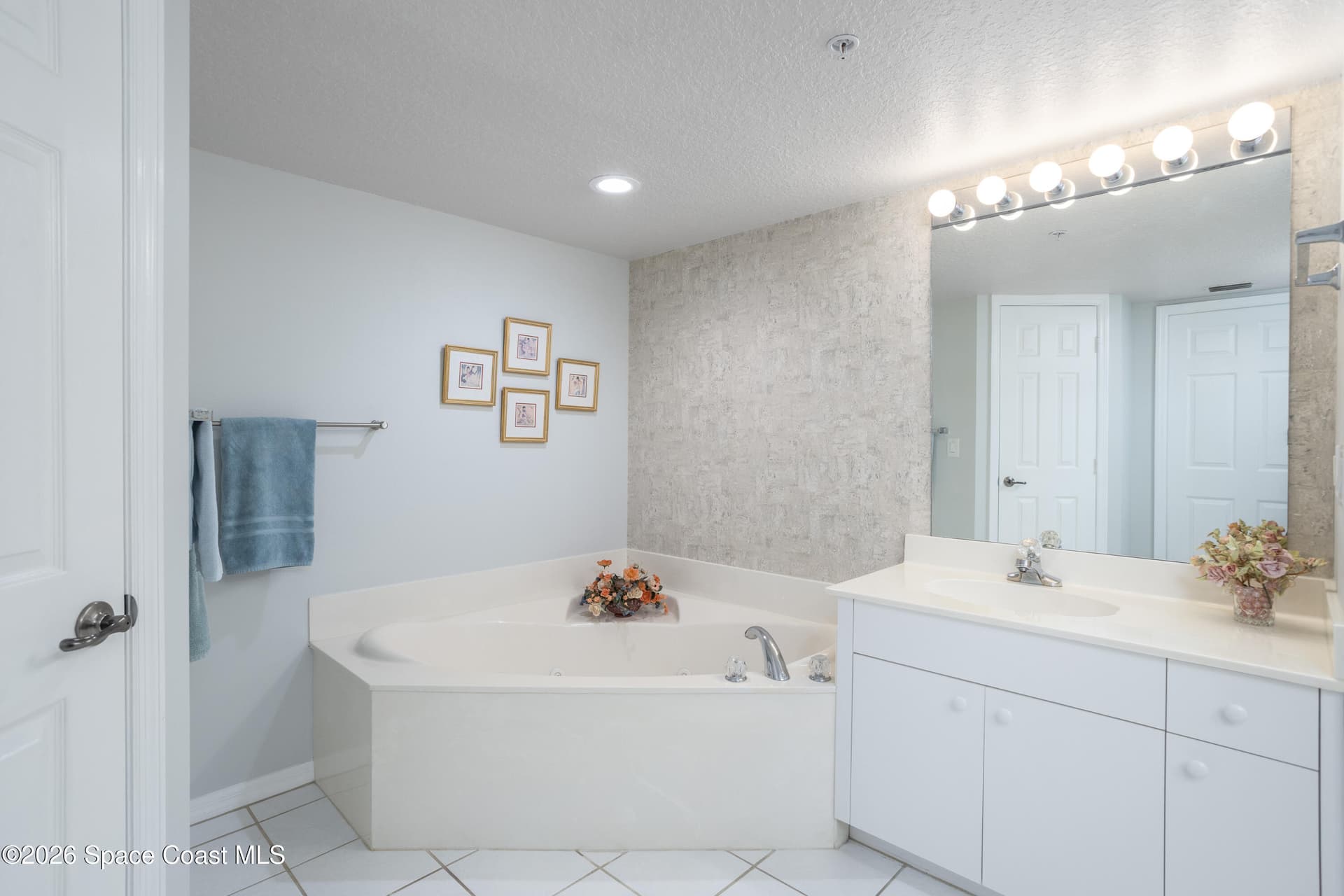 606 Shorewood Drive C206 photo 24