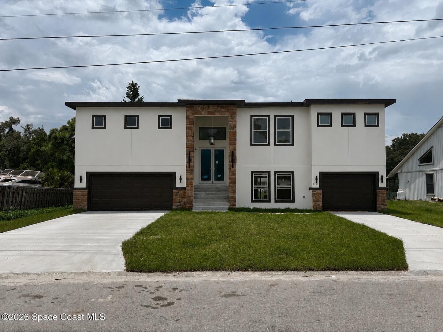 1121 River Drive NE photo 1