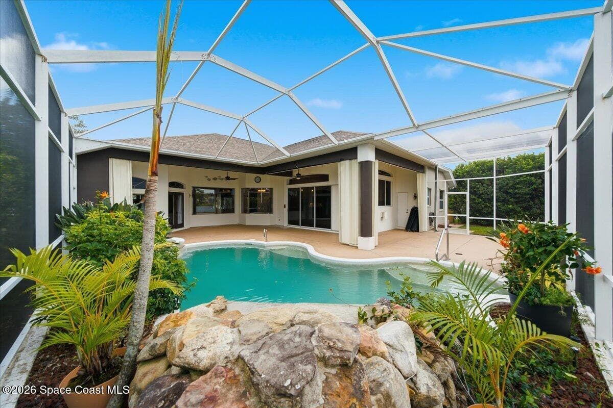 825 Thrasher Drive photo 3