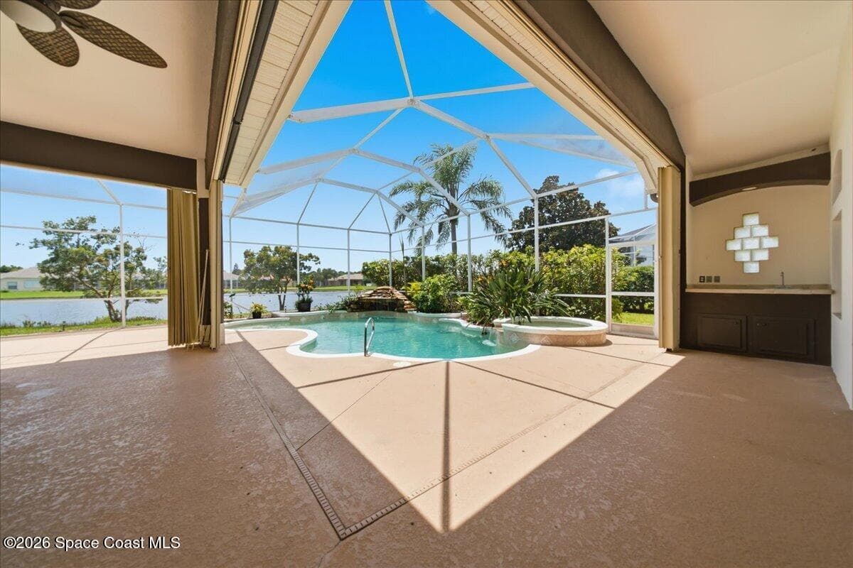 825 Thrasher Drive photo 5