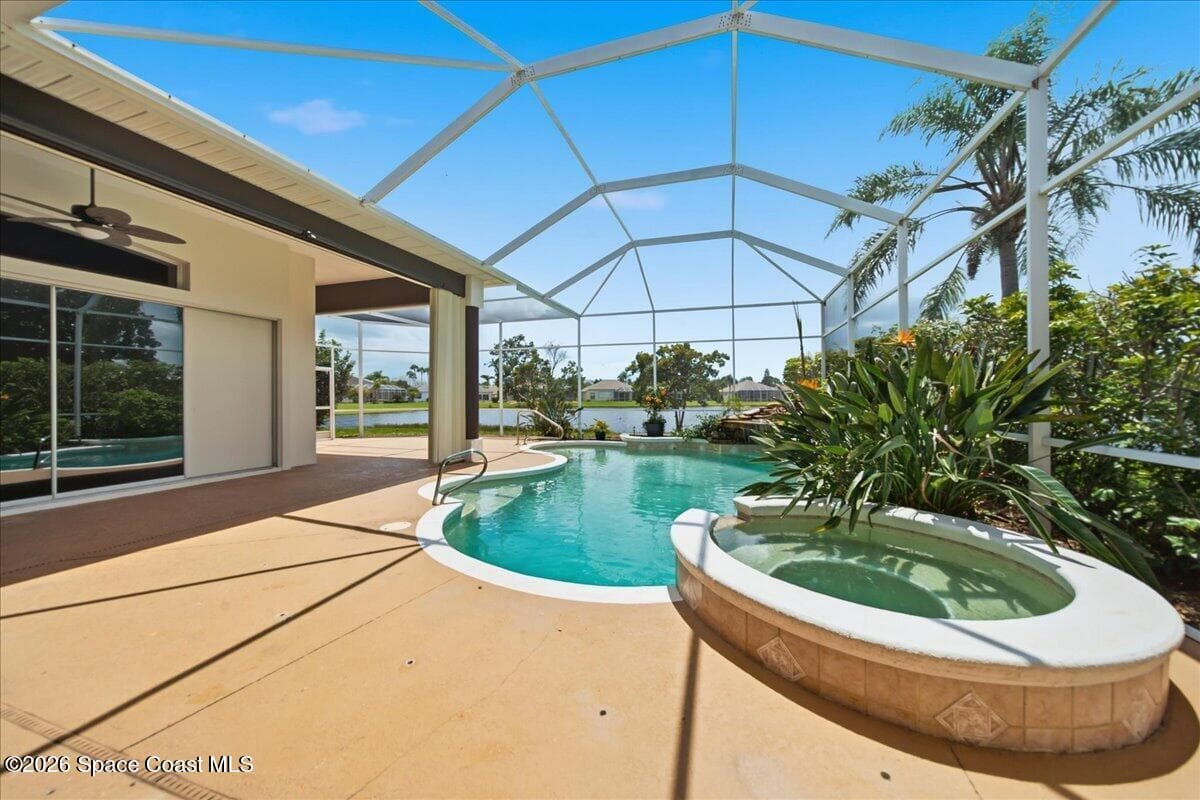 825 Thrasher Drive photo 4