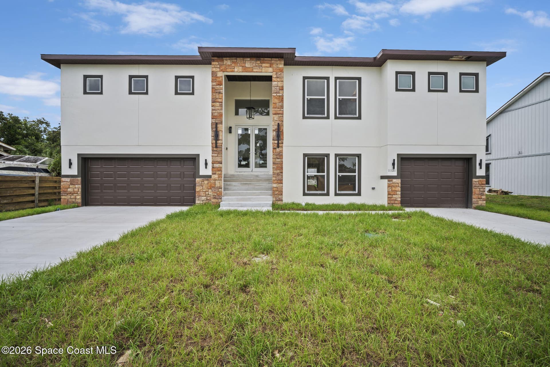 1121 River Drive NE photo 1