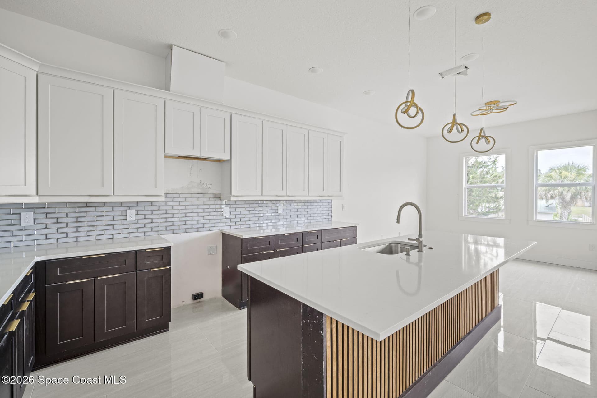 1121 River Drive NE photo 4
