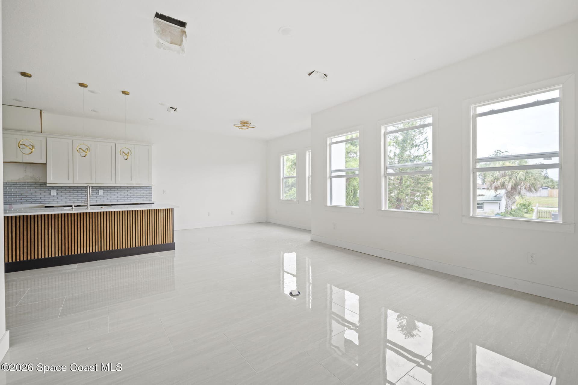 1121 River Drive NE photo 8