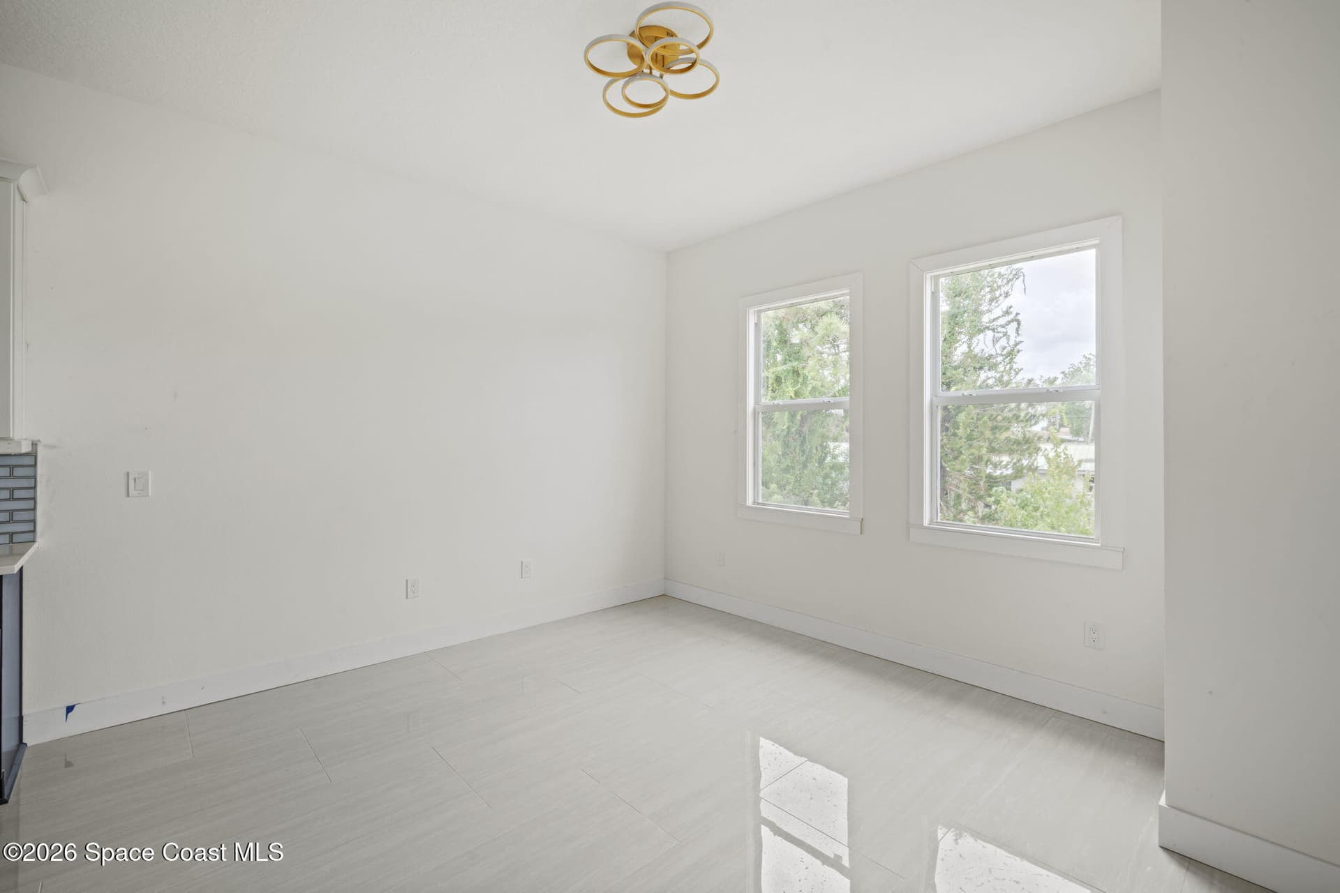 1121 River Drive NE photo 9