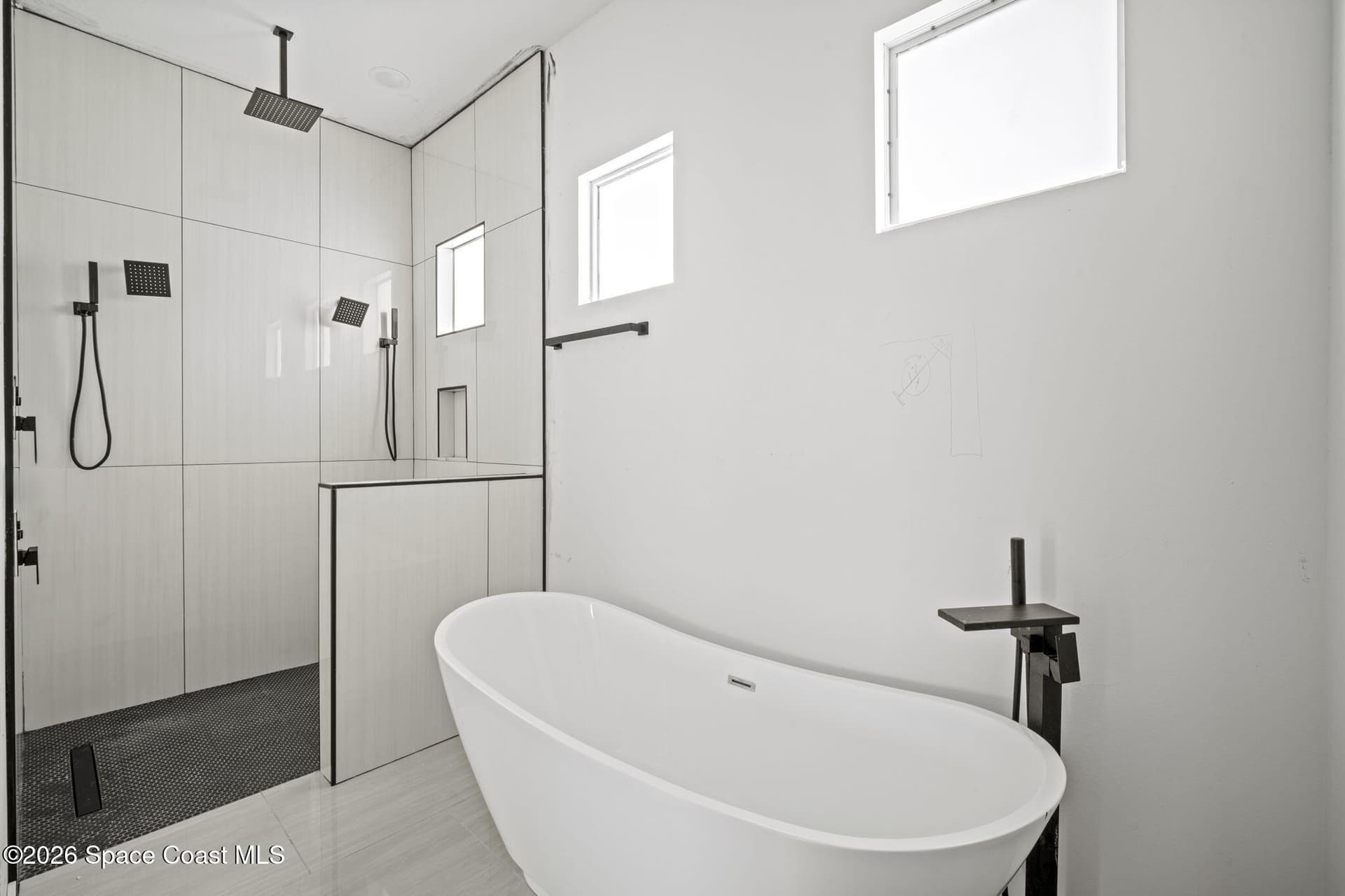 1121 River Drive NE photo 10
