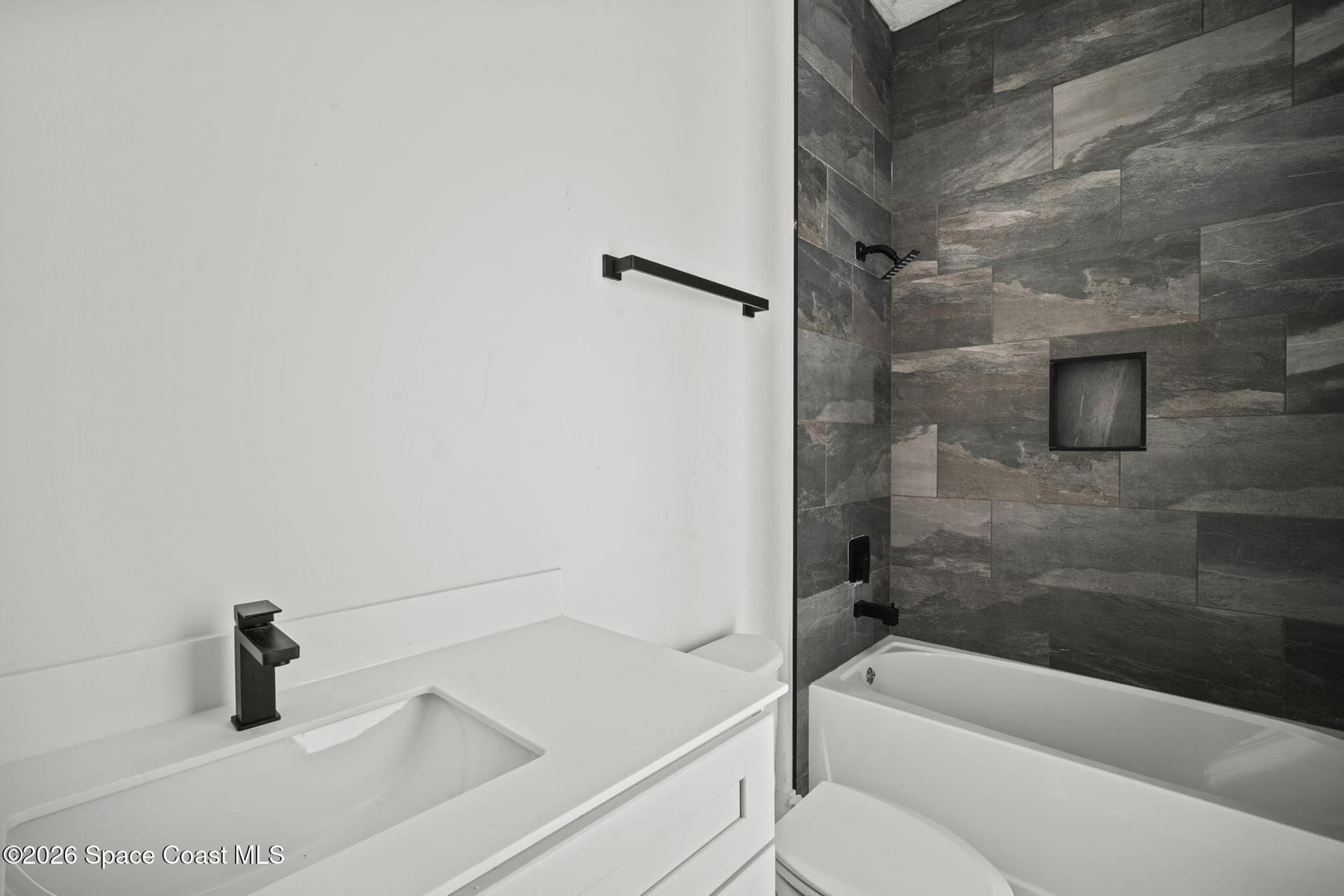 1121 River Drive NE photo 14