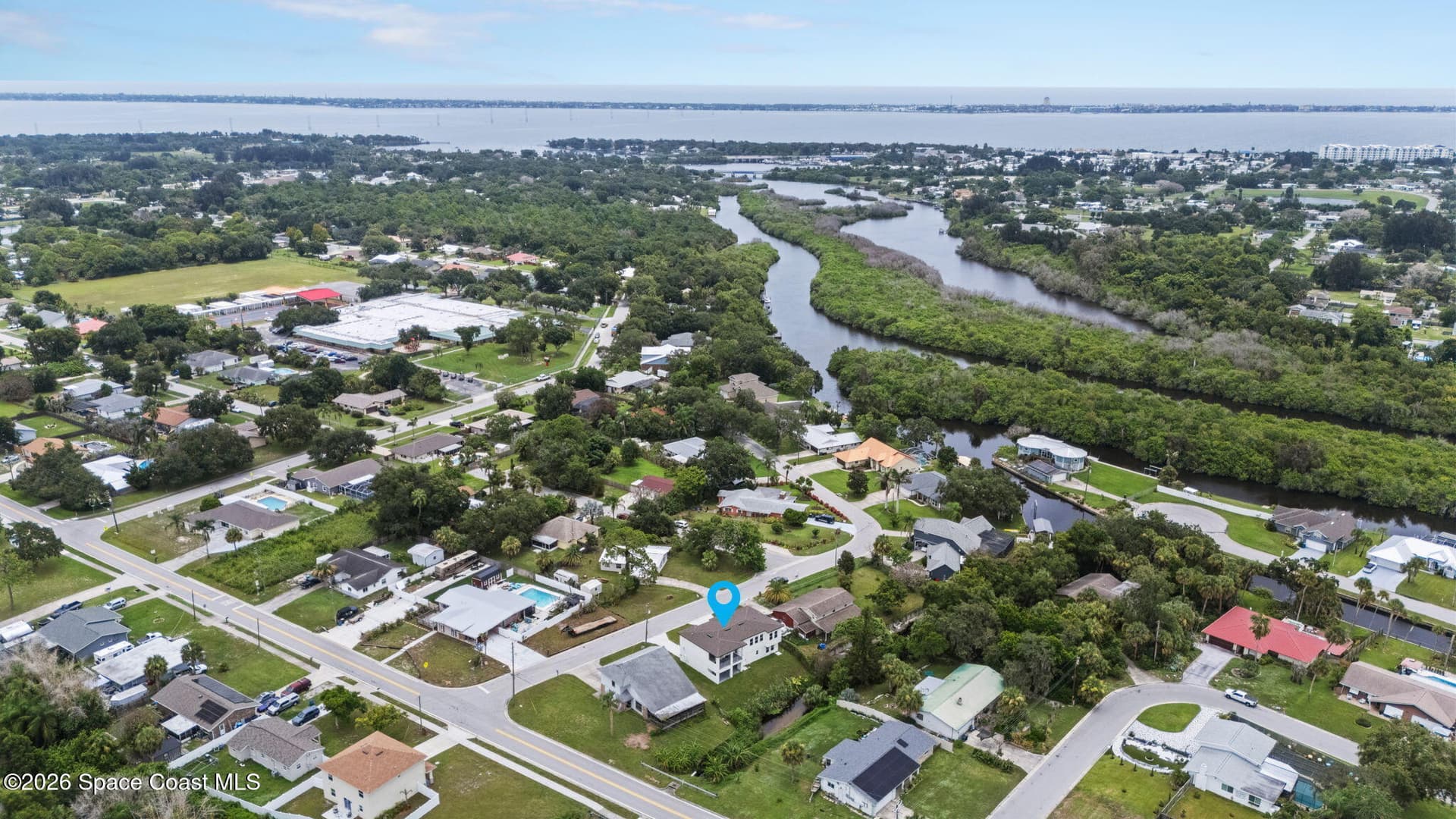 1121 River Drive NE photo 3