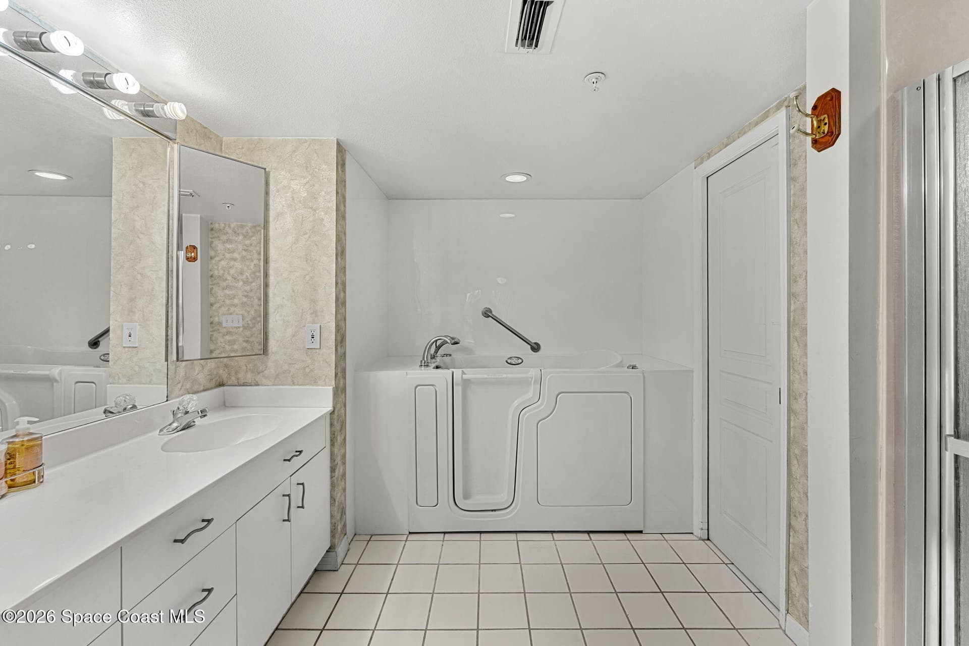 8700 Ridgewood Avenue B202 photo 21