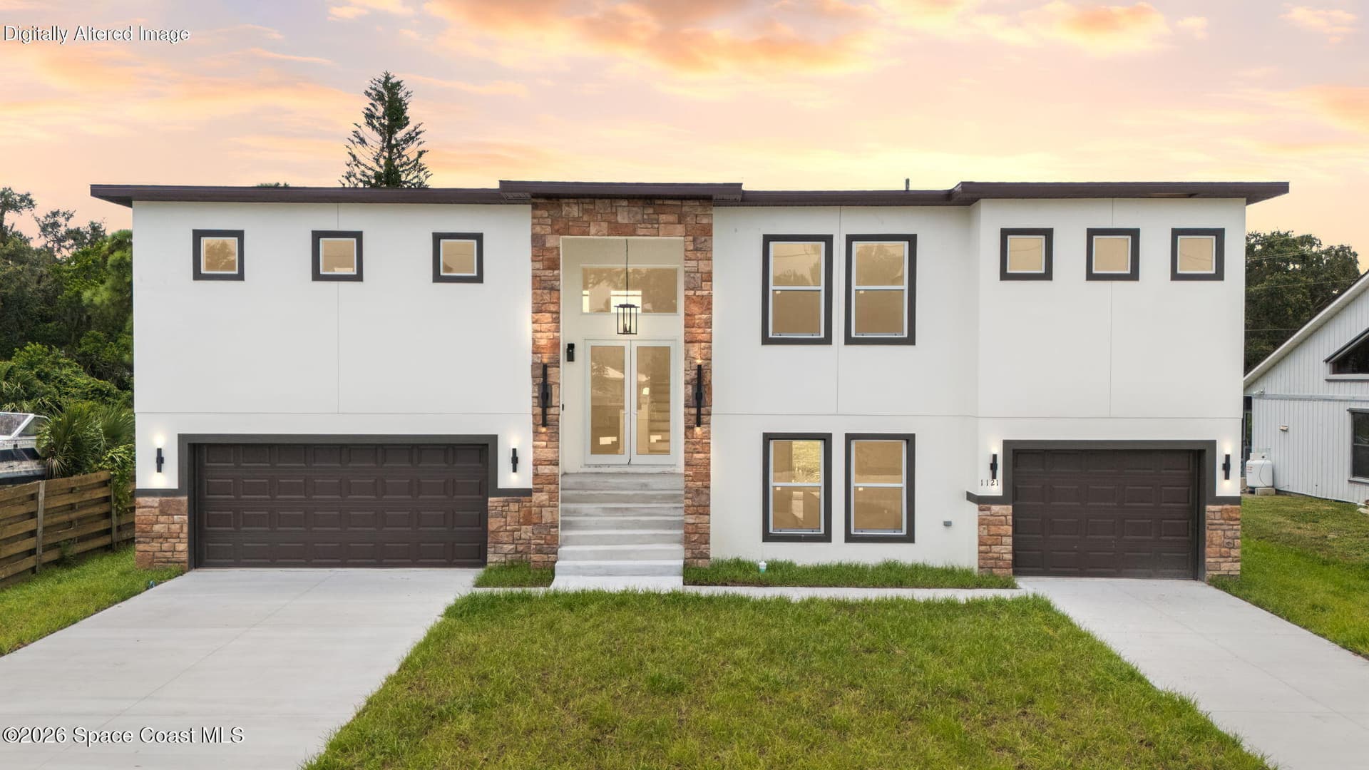 1121 River Drive NE photo 2