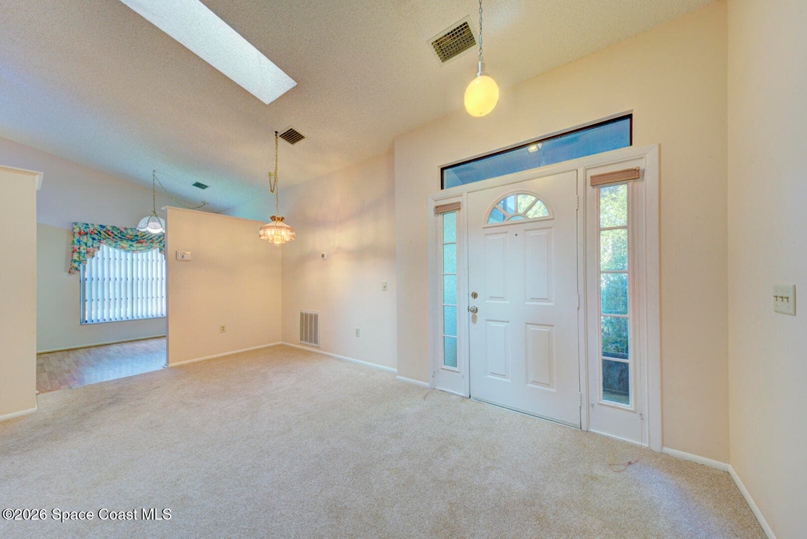 1607 Clover Circle photo 6