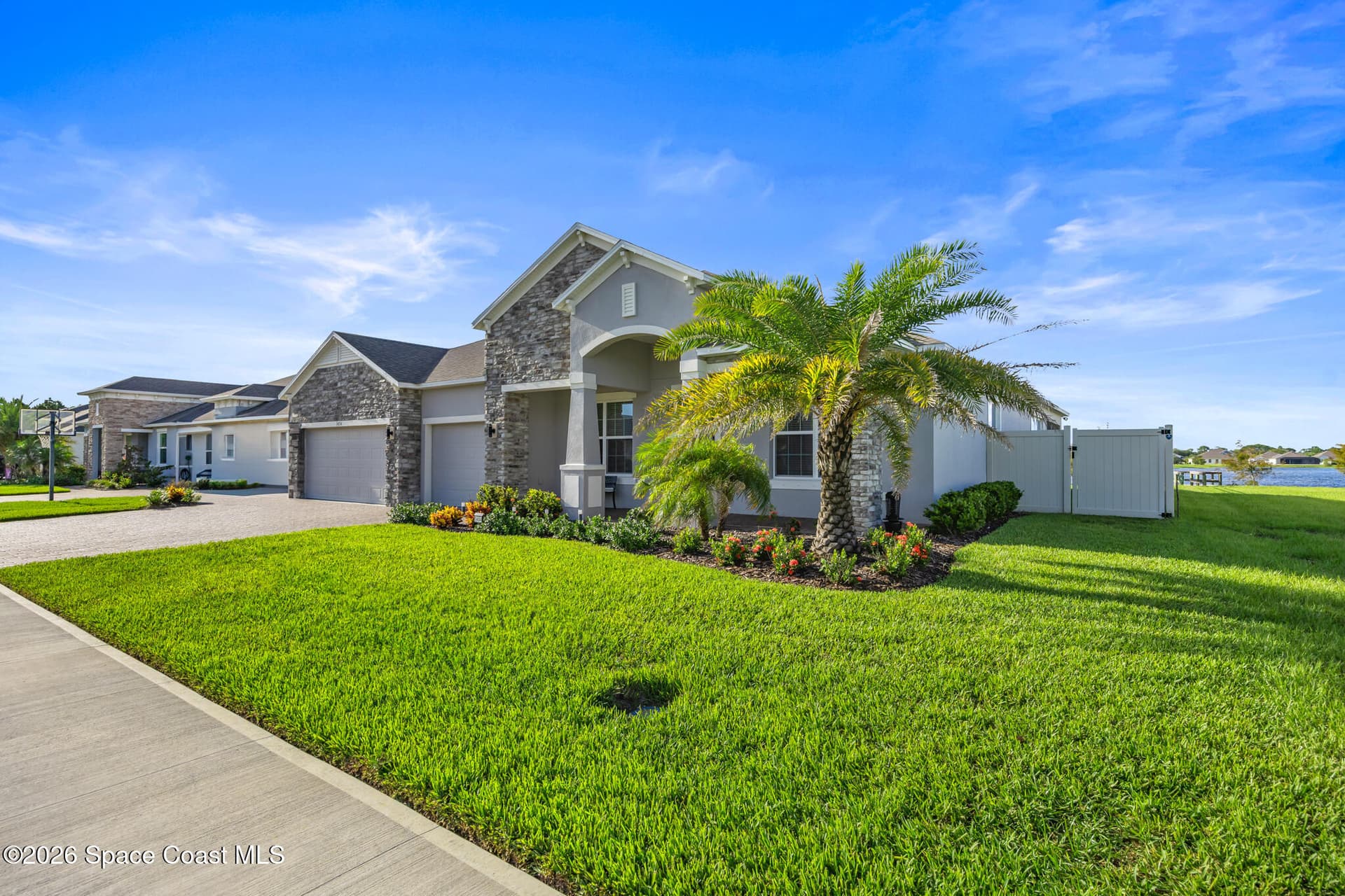 1454 Omega Lane photo 4