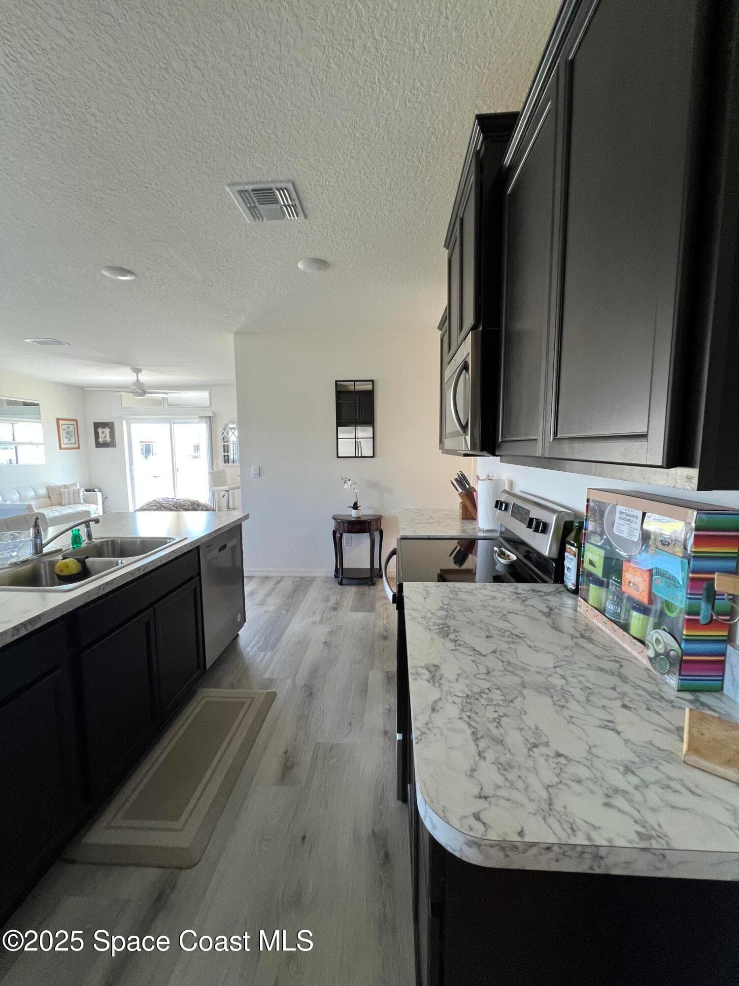 976 Trinity Street photo 6