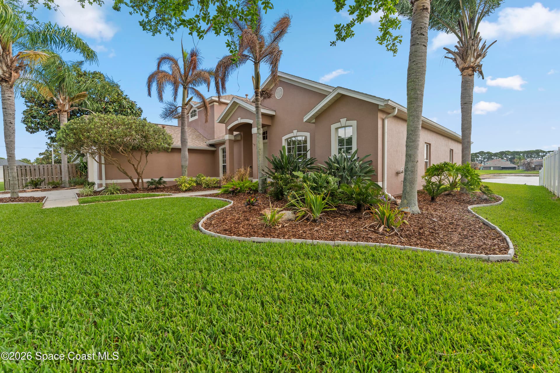 385 Tunbridge Drive photo 4