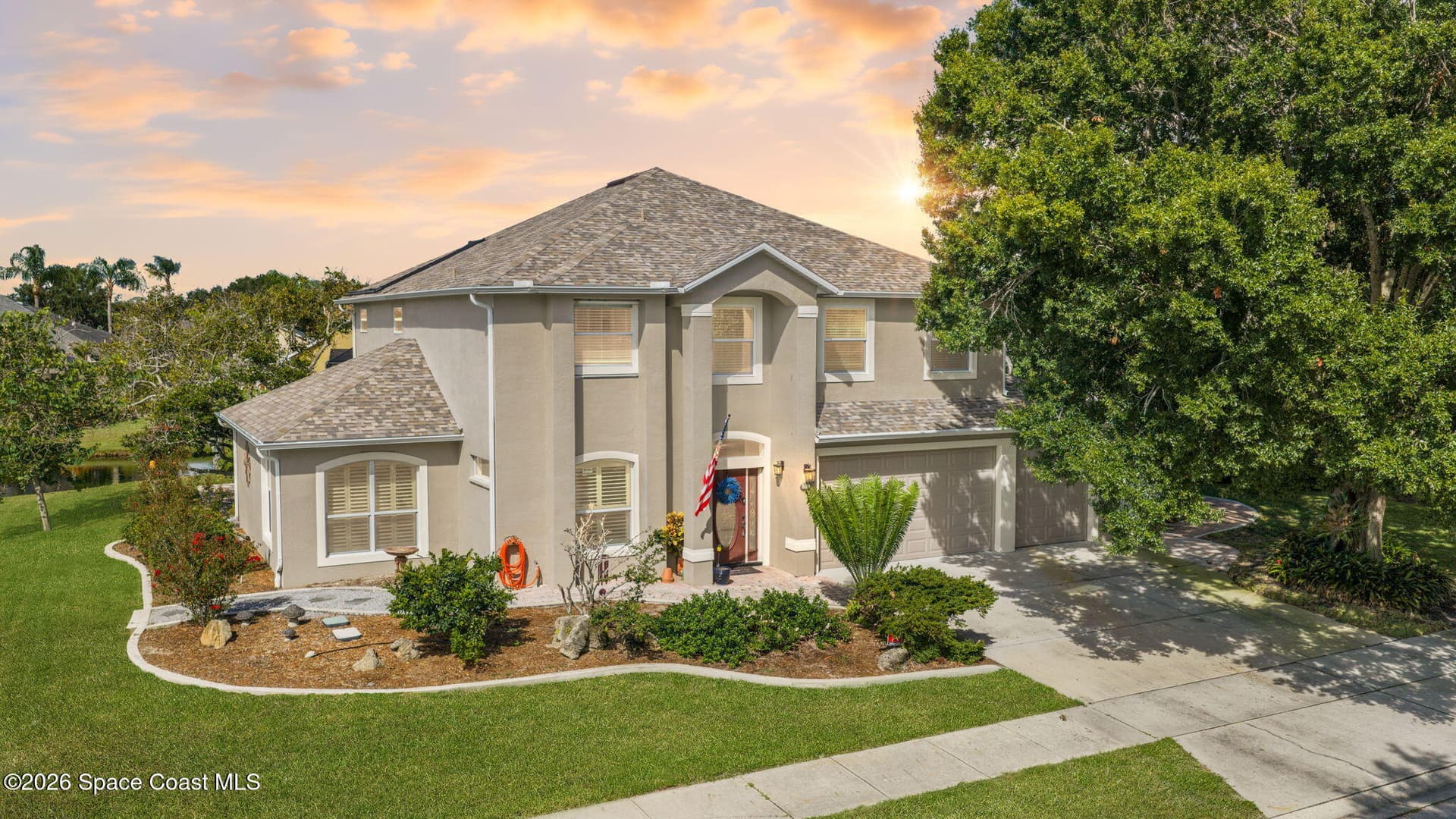889 Woodbine Drive photo 4