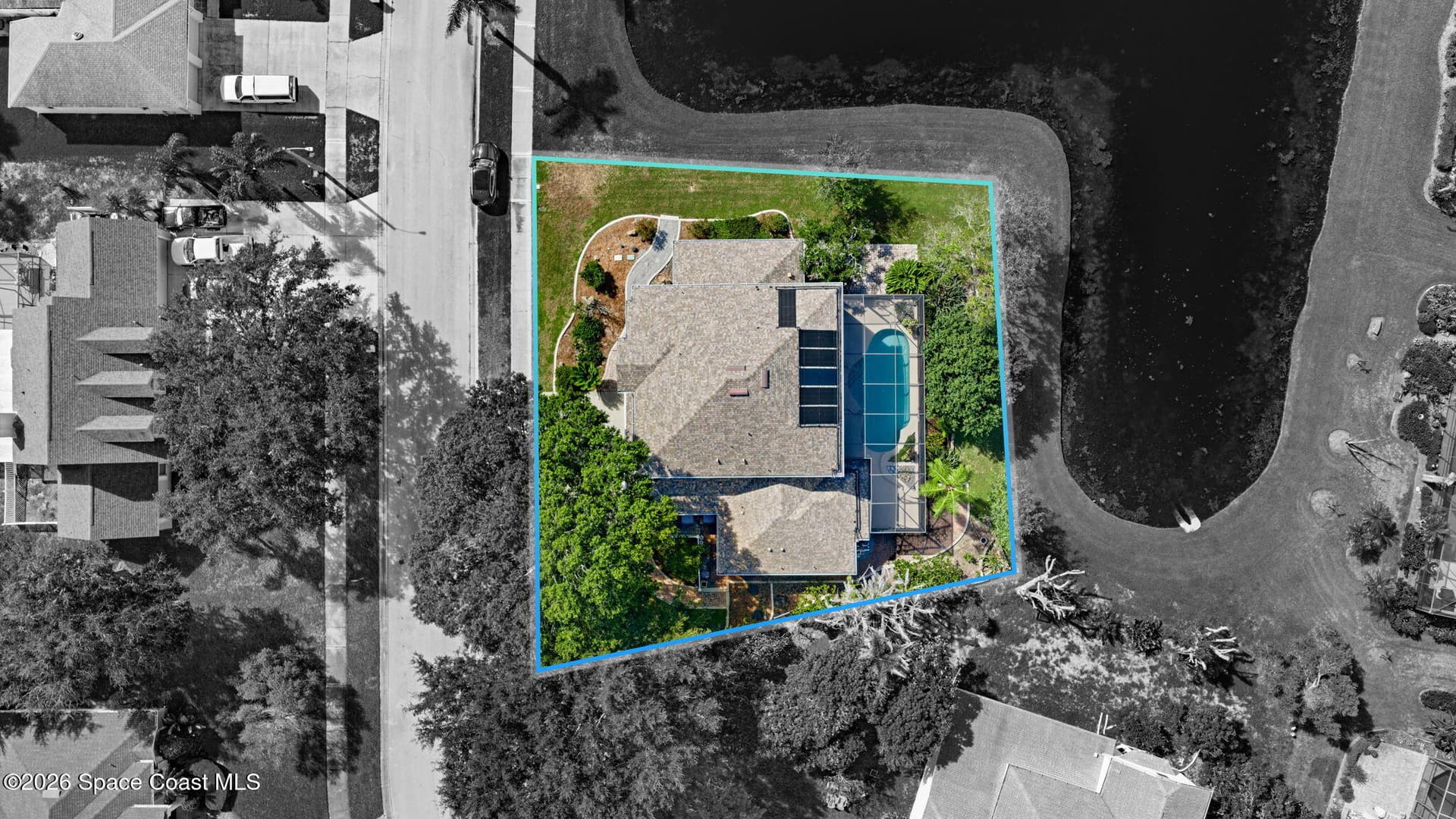 889 Woodbine Drive photo 3