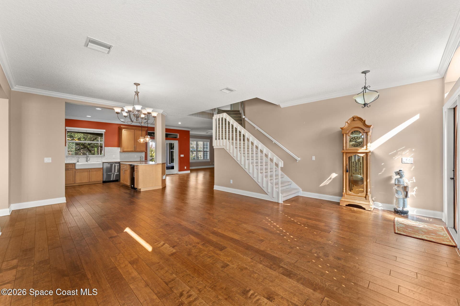 889 Woodbine Drive photo 8