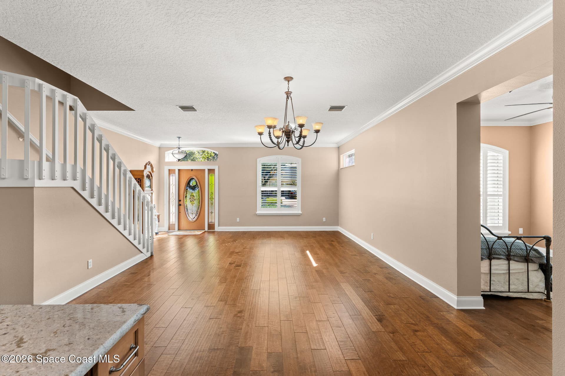 889 Woodbine Drive photo 9