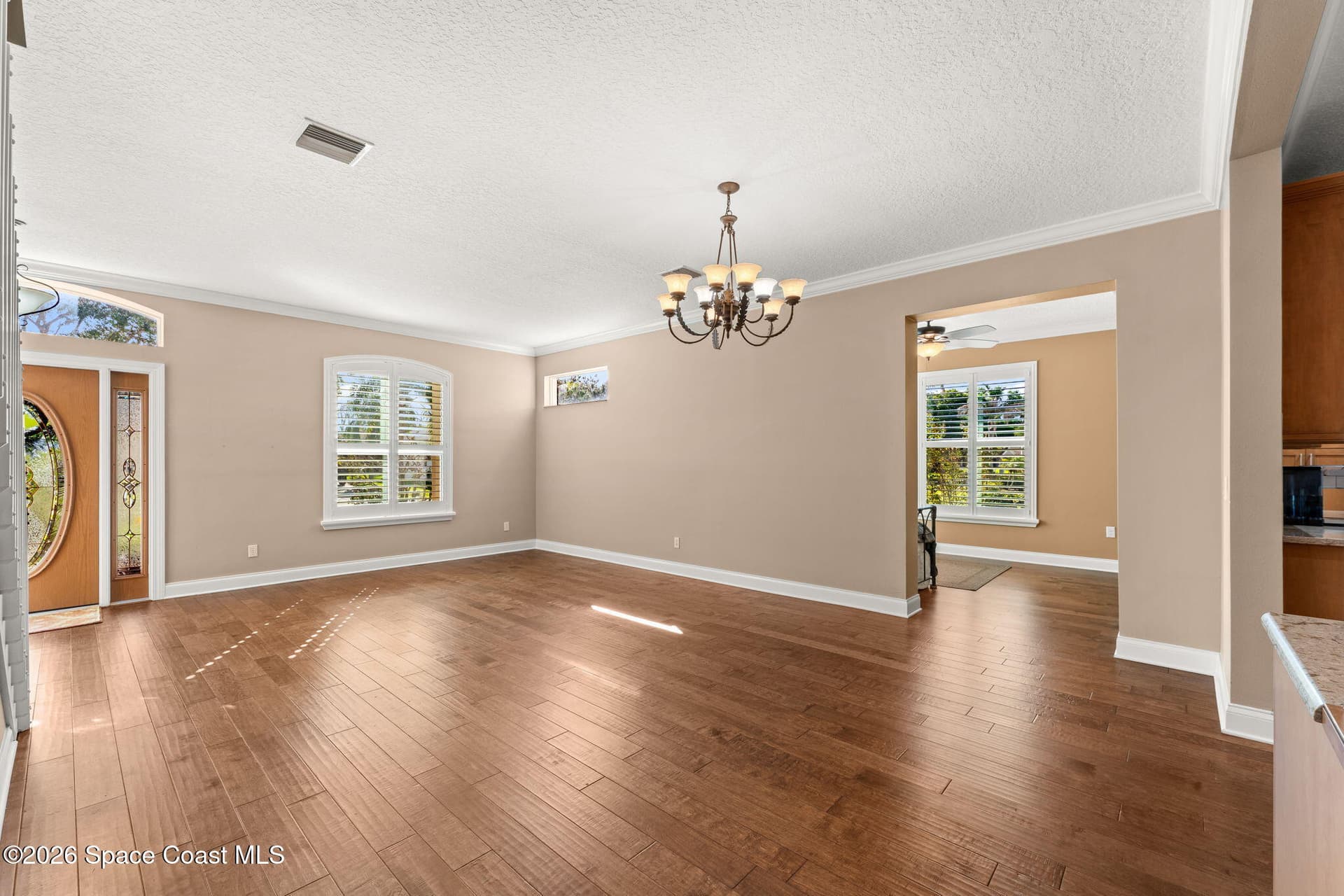 889 Woodbine Drive photo 11