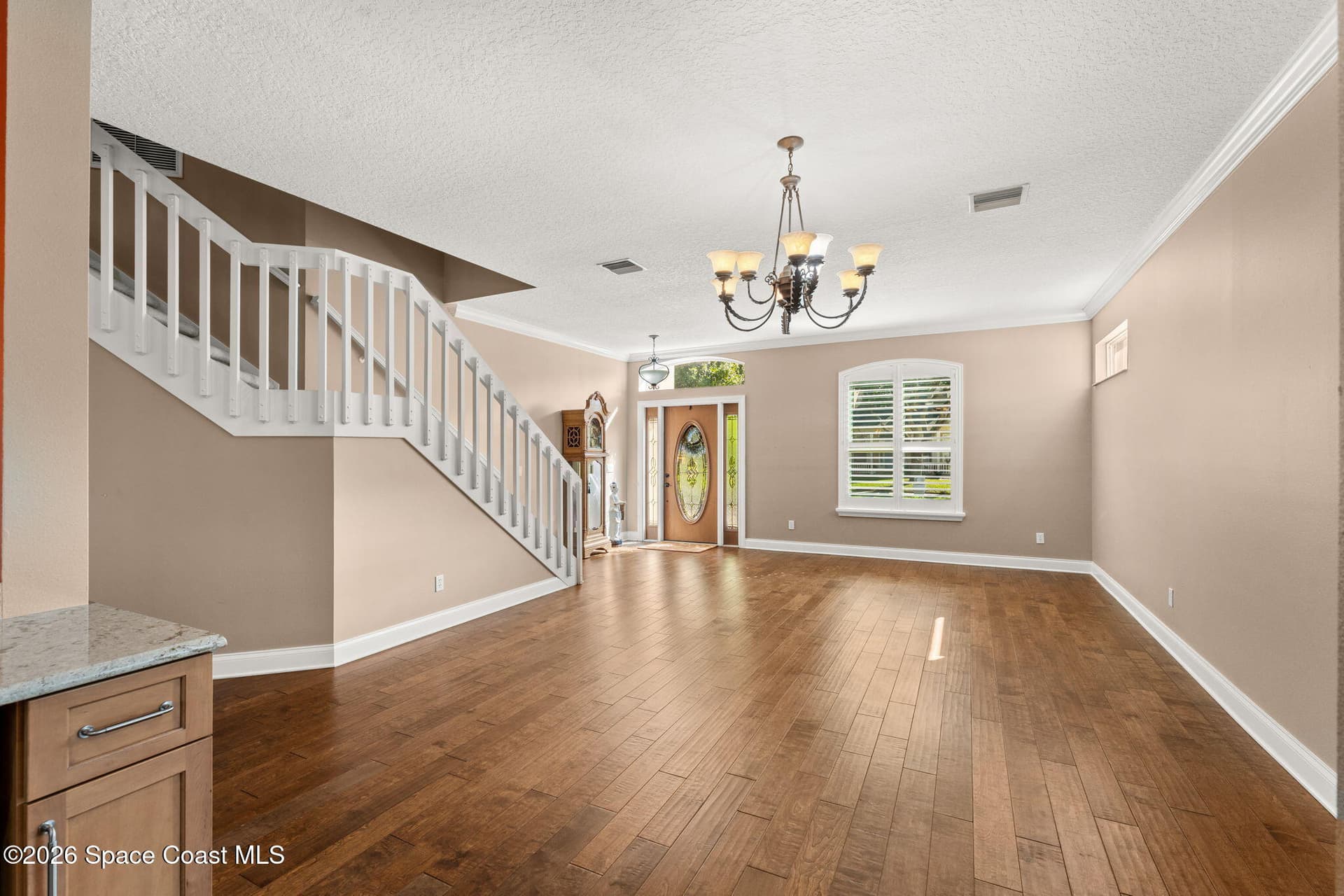 889 Woodbine Drive photo 12